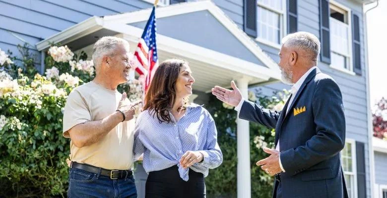 Realtor meeting military seller